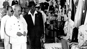 Exhibition highlights President HCM’s visit to France in 1946